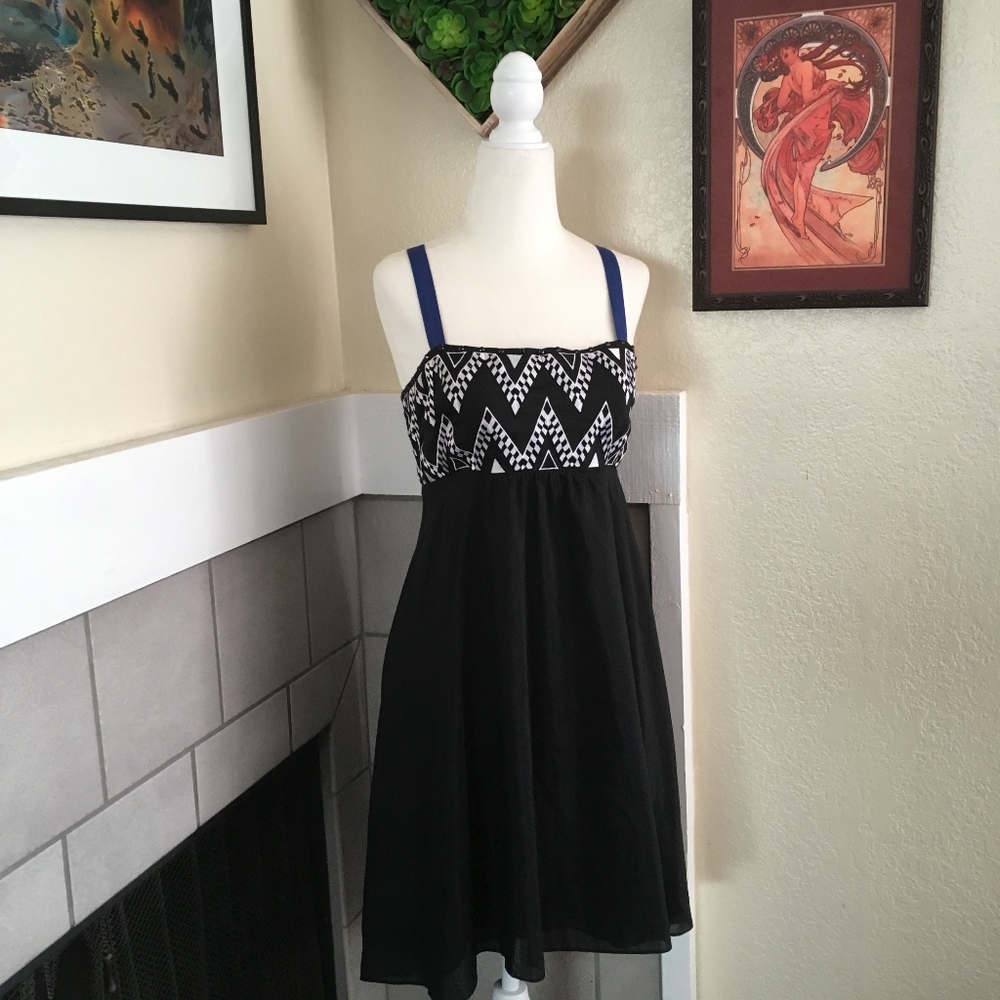 Leifnotes embroidered geo lattice open back dress